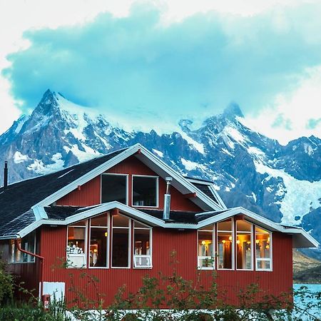 Hosteria Pehoe Торрес-дель-Пайне Экстерьер фото