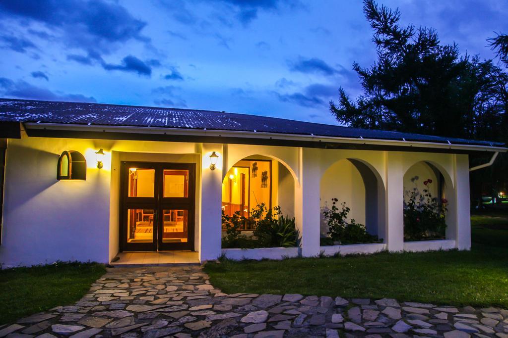 Hosteria Pehoe Торрес-дель-Пайне Экстерьер фото