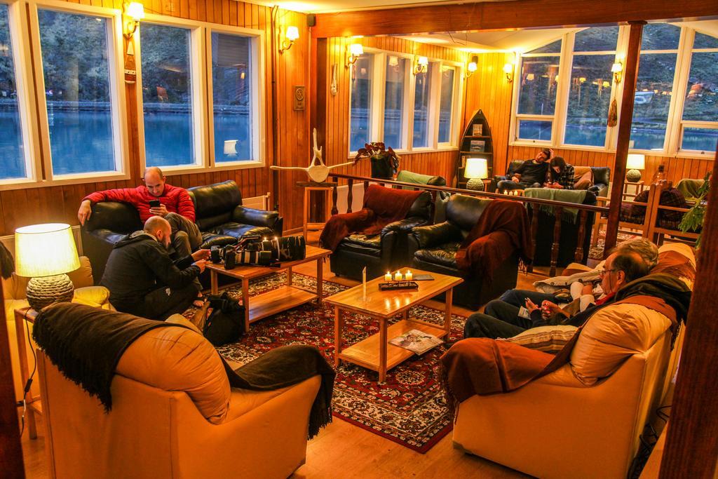 Hosteria Pehoe Торрес-дель-Пайне Экстерьер фото